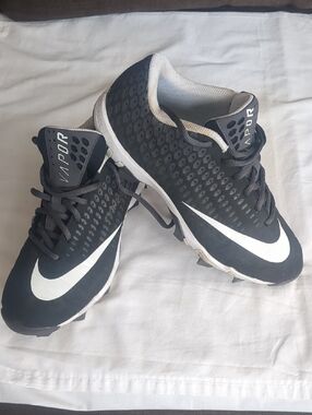 Nike Fastflex Vapor Men’s 7.5 Black and White Baseball Athletic Cleats